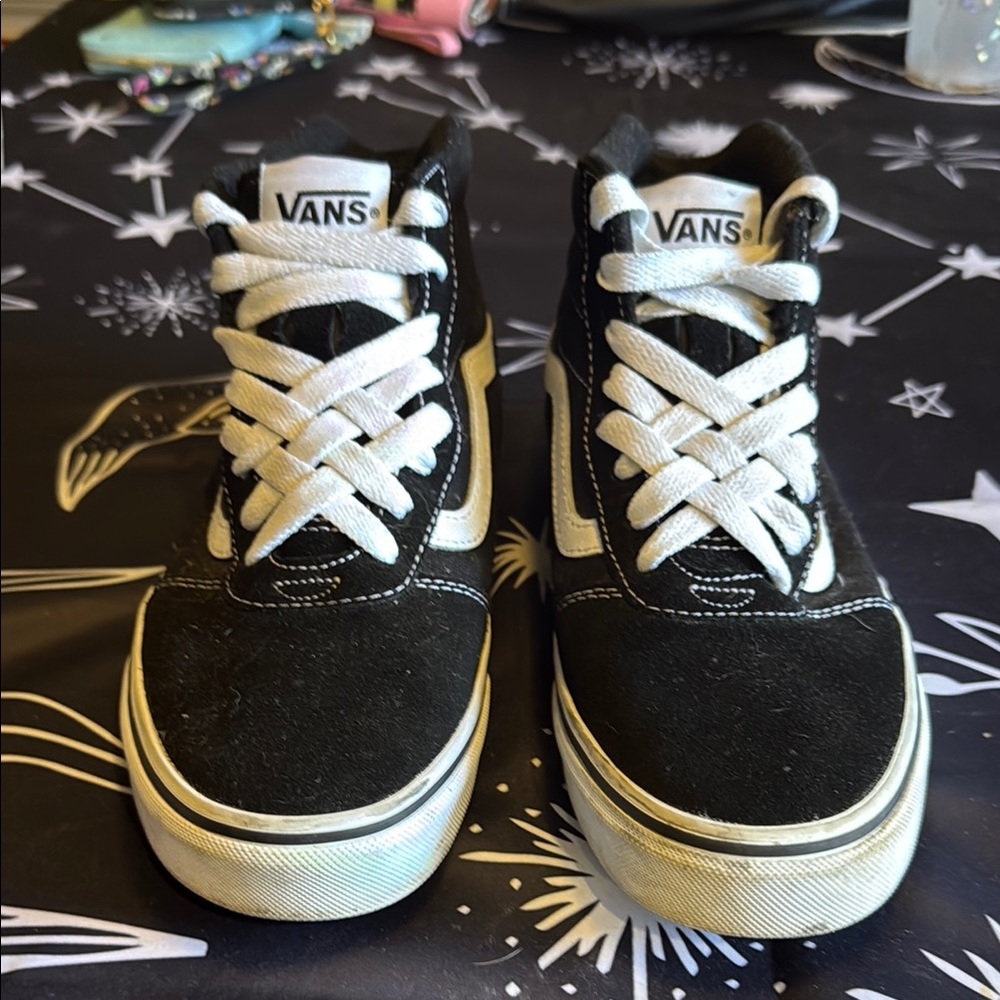 💥Black Mid Vans with White trim💥